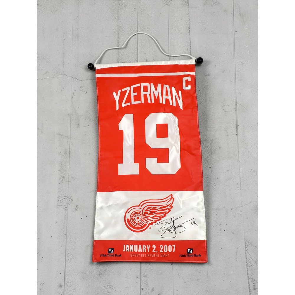 Steve Yzerman Detroit Red Wings Jersey Retirement Night Banner Jan 2 2007 NHL